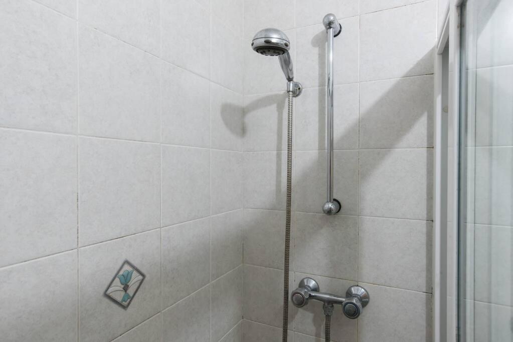 Spacious, Modern Near Andclose To St. Julians Apartment *