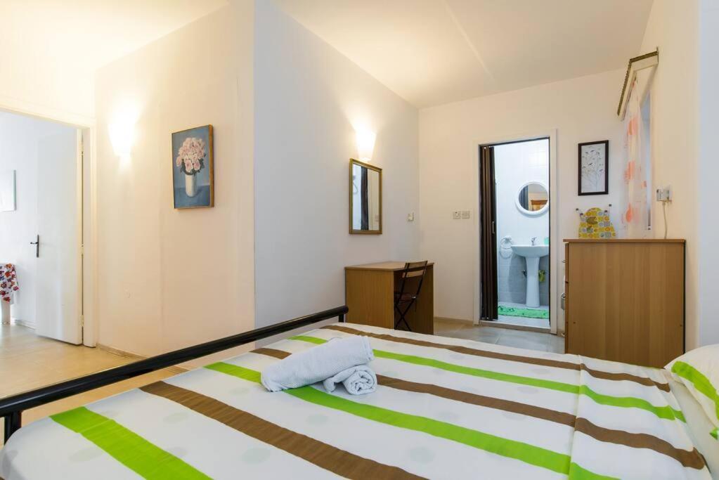 Spacious, Modern Near Andclose To St. Julians Apartment *